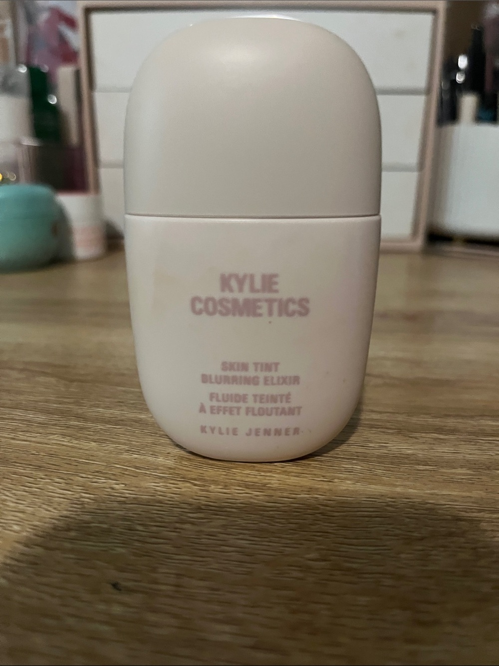 Kylie Cosmetics Blurring Skin Tint 4 W
